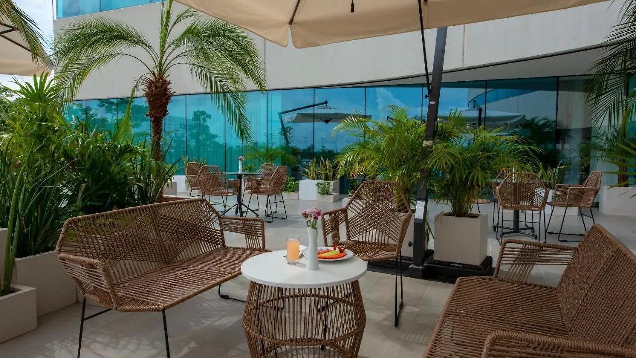 Holiday Inn & Suites - Merida La Isla By Ihg